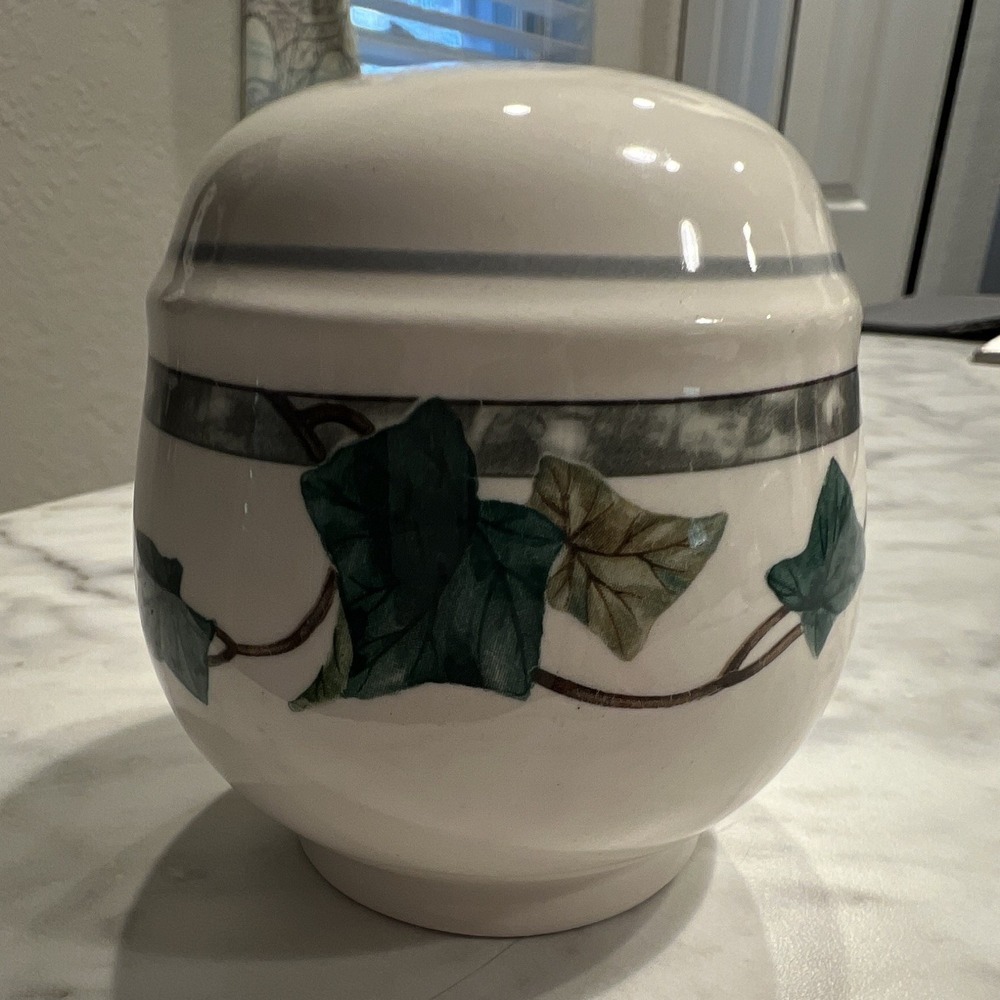 Keltcraft Noritake Ireland Kilkee Ivy Leaf Ceramic Salt or Pepper Shaker Vintage